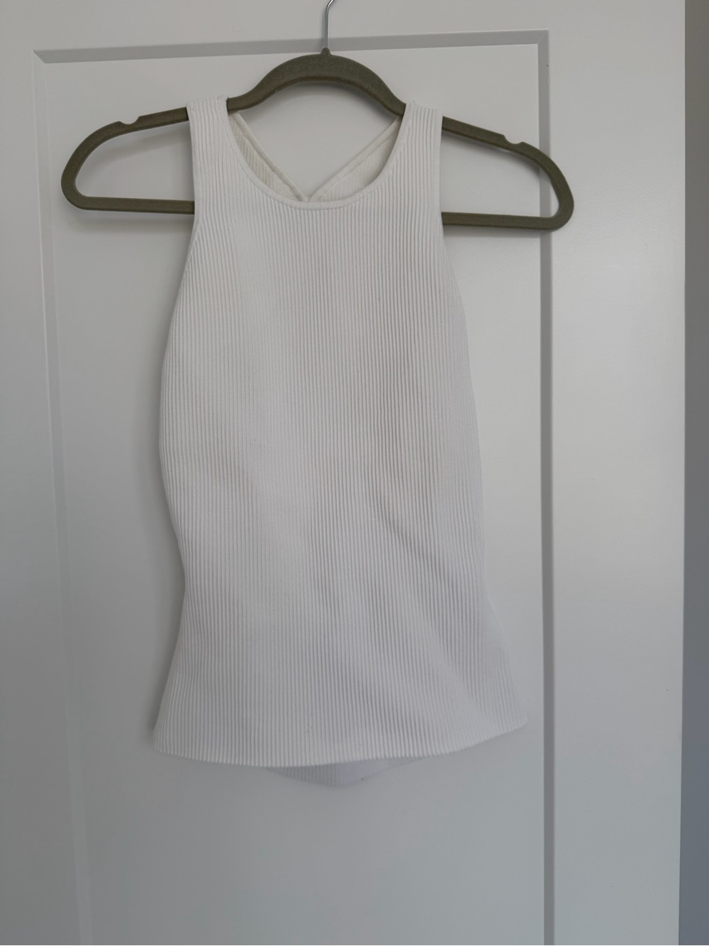 Aritzia White Sculpt Knit Tank Top Size L